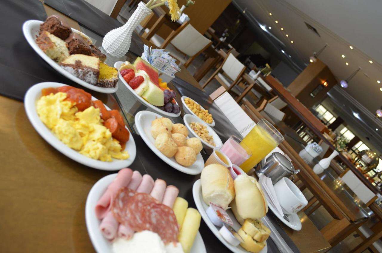 Constantino Hotel E Eventos Juiz de Fora Exterior photo A breakfast buffet