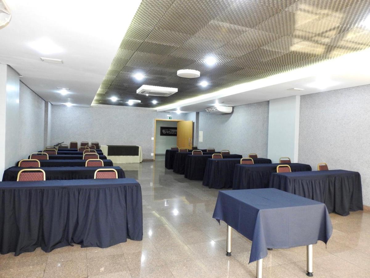 Constantino Hotel E Eventos Juiz de Fora Exterior photo A conference room at the hotel