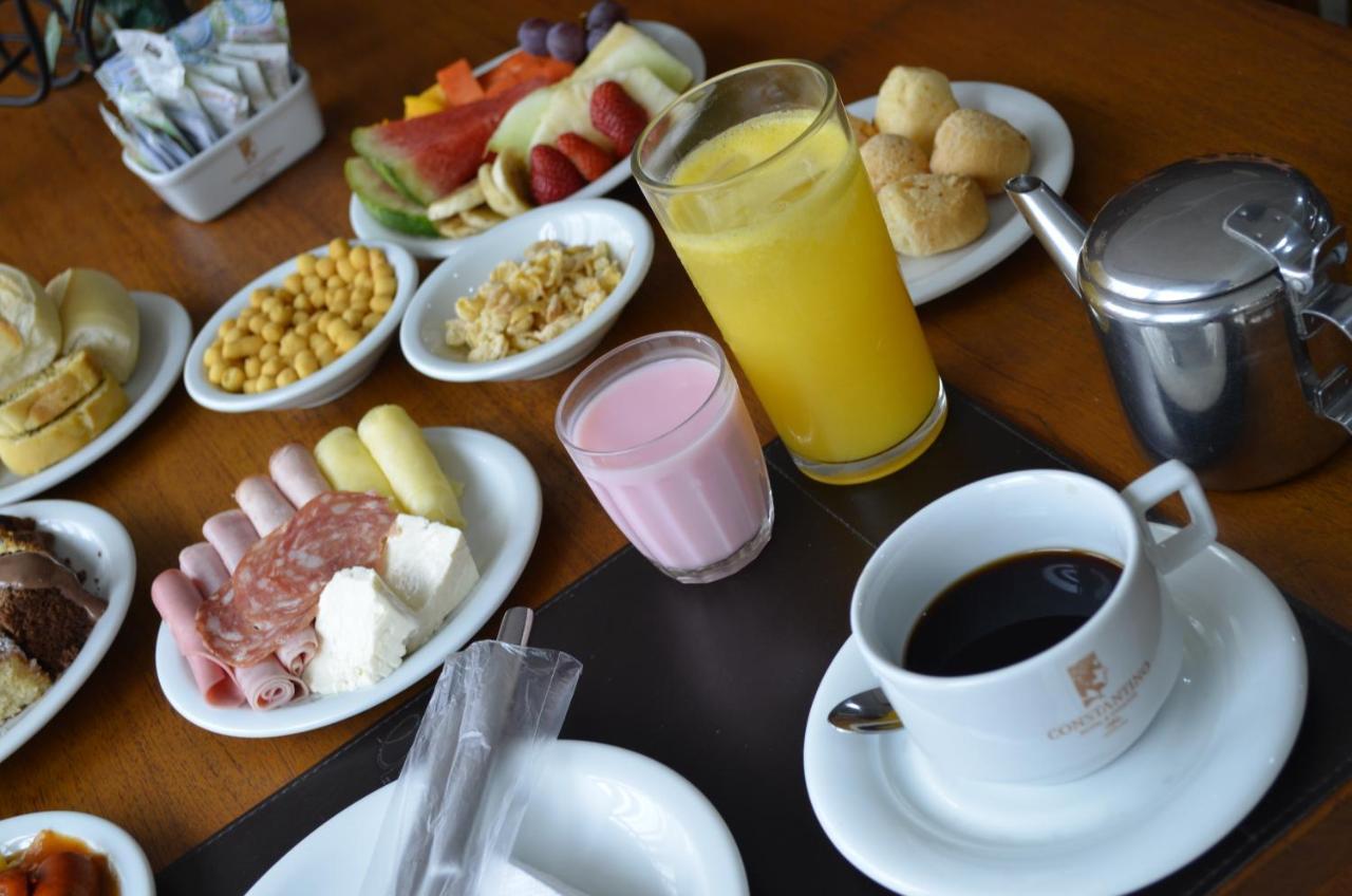 Constantino Hotel E Eventos Juiz de Fora Exterior photo A typical breakfast in Brazil
