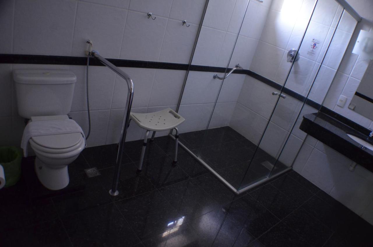 Constantino Hotel E Eventos Juiz de Fora Exterior photo Bathroom with a shower seat